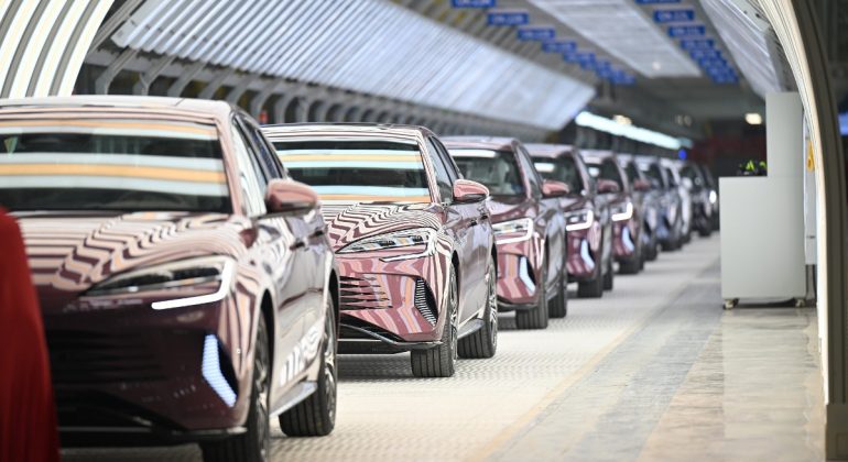 Feu vert aux tarifs douaniers sur les véhicules électriques chinois